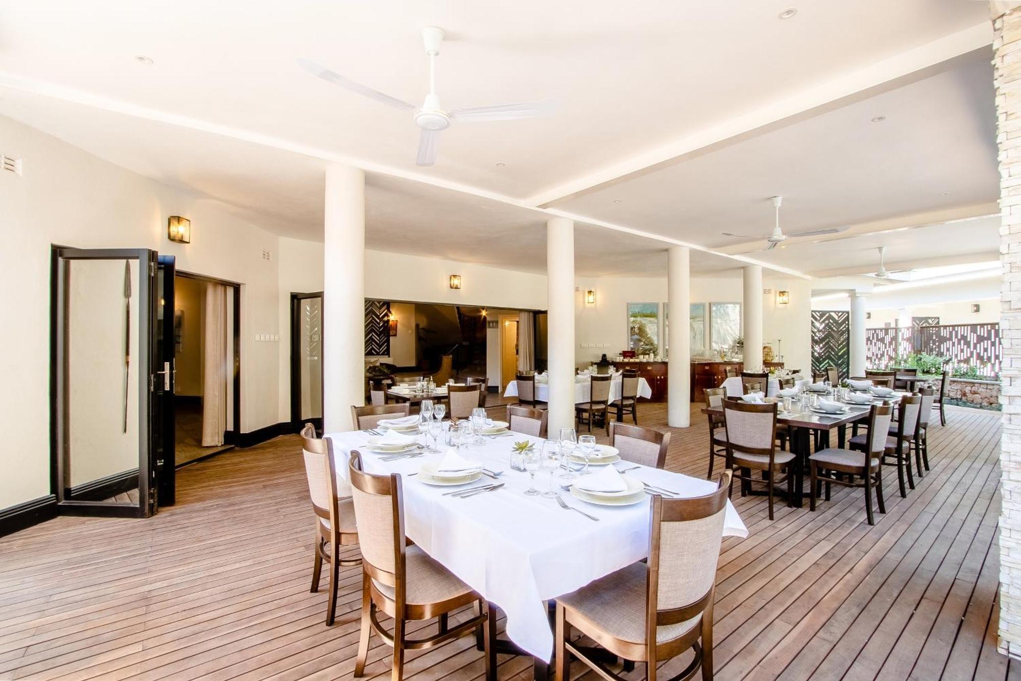 Nkosi Guest Lodge Victoria Falls Exterior photo