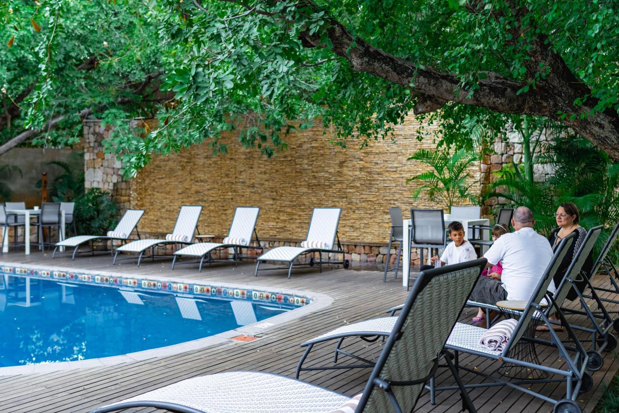 Nkosi Guest Lodge Victoria Falls Exterior photo